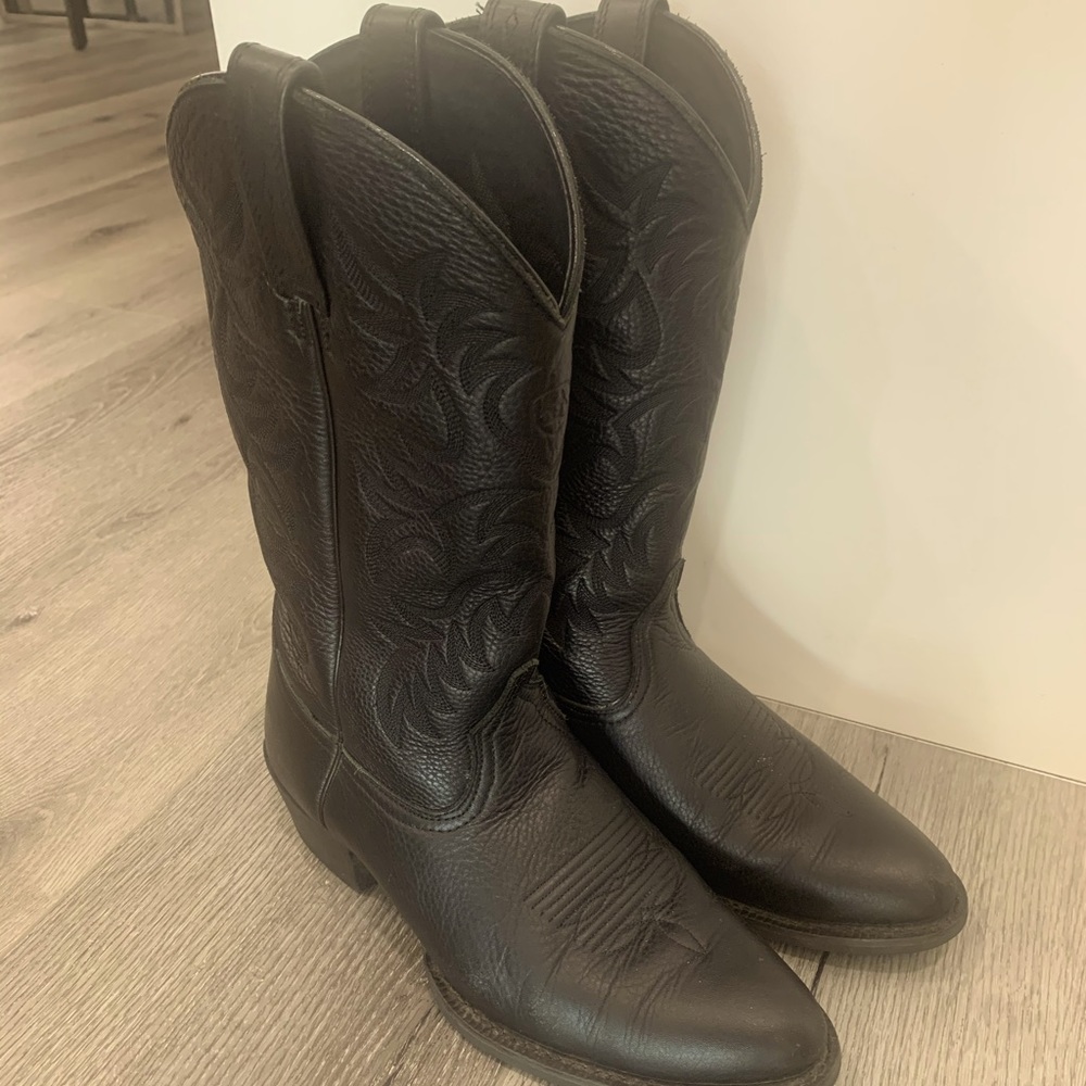 Men’s black cowboy boots size 9.5